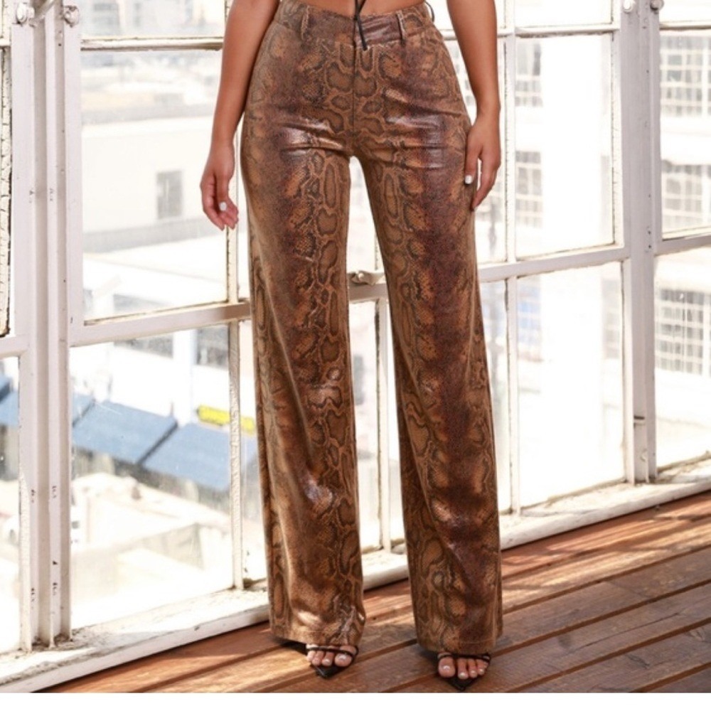 Oh Polly Size 0 Snake Print High-Waisted Flare‎ Pants